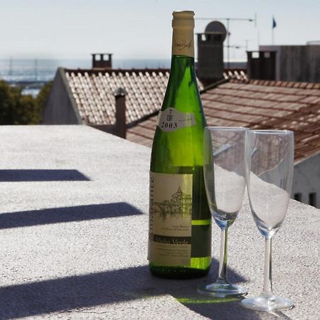 Wondrous Terrace Apartment In Cascais Center Luaran gambar
